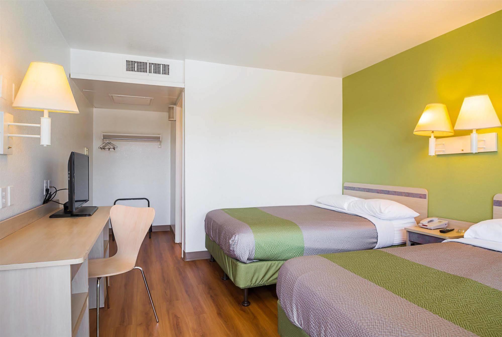 Motel 6-Pueblo, Co - I-25 Ngoại thất bức ảnh
